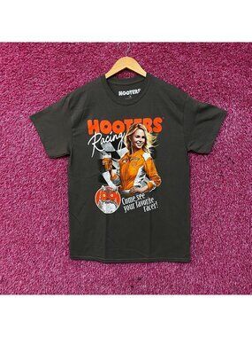 Hooters Racing Come See Your Favorite Racer T-Shirt Medium